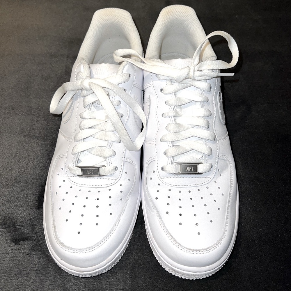 Nike Air Force 1 ‘07 WOMEN’S white tennis shoes size 9